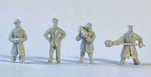 Royal Navy 4ft Gun Crew 1:144 Scale