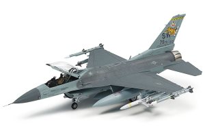 Tamiya F-16 CJ Fighting Falcon with Full Equipment 1:72 Scale Model Kit ...